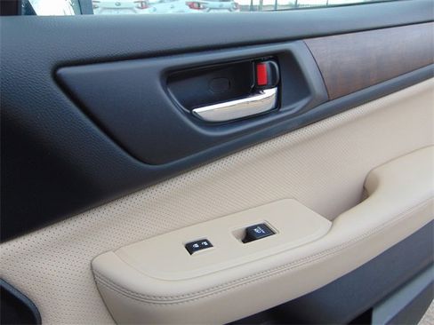 Used 2016 Subaru Outback 2.5i Limited image 27