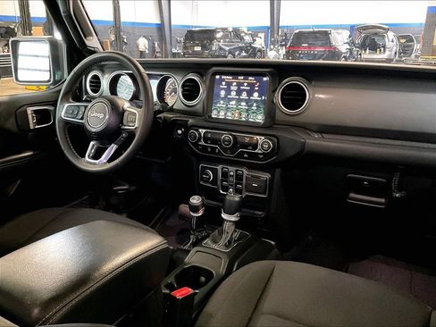 Used 2023 Jeep Wrangler Unlimited Sahara AWD/4WD image 14