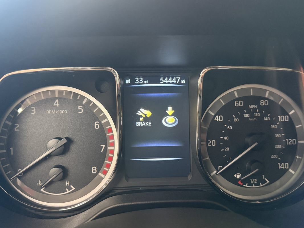 Used 2018 Nissan Titan Platinum Reserve AWD/4WD image 12