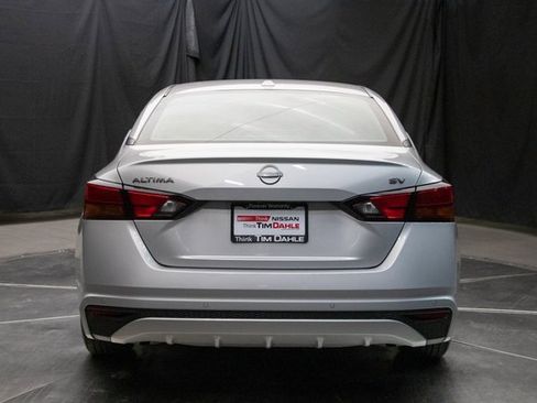 Used 2024 Nissan Altima 2.5 SV image 11