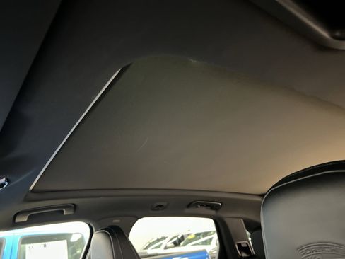 Used 2023 Porsche Cayenne Platinum Edition image 22