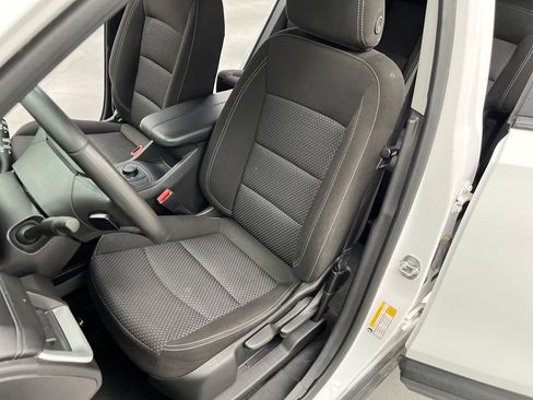 Used 2024 GMC Terrain SLE AWD/4WD image 11