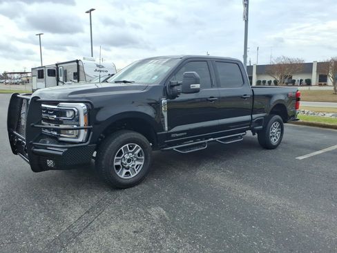 Used 2024 Ford F250 Lariat w/ FX4 Off-Road Package image 3