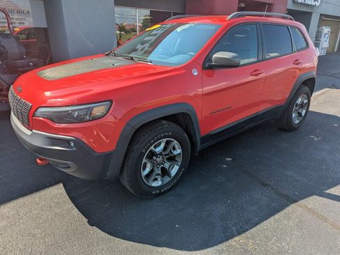 Used 2019 Jeep Cherokee Trailhawk w/ Cold Weather Group AWD/4WD image 5