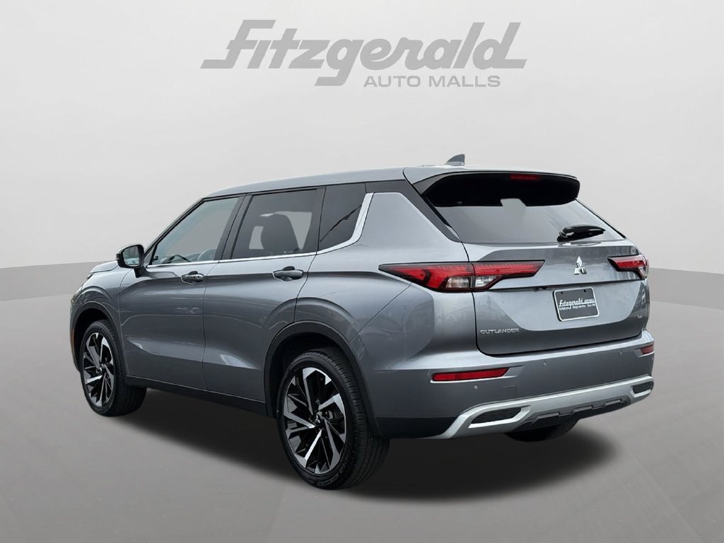 Used 2023 Mitsubishi Outlander SE AWD/4WD image 6