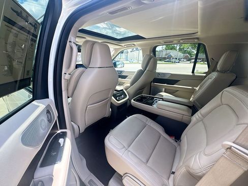 Used 2020 Lincoln Navigator Reserve w/ Luxury Package AWD/4WD image 31