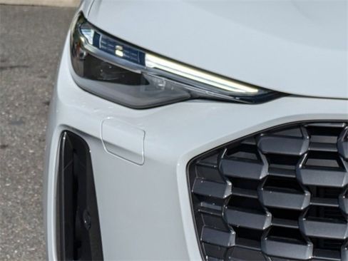 Used 2025 Audi Q5 Premium Plus w/ Premium Plus image 13