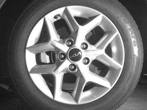 Used 2025 Kia Soul LX w/ LX Technology Package FWD image 19