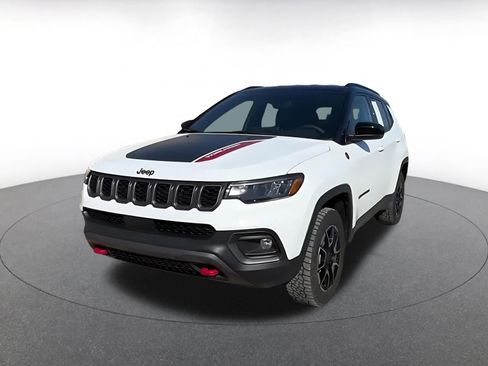 Used 2025 Jeep Compass Trailhawk image 7