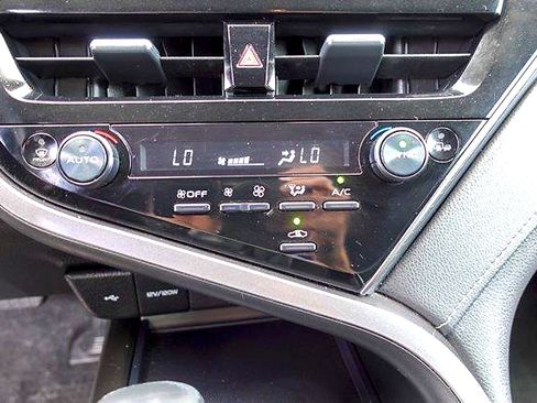 Used 2023 Toyota Camry SE FWD image 19