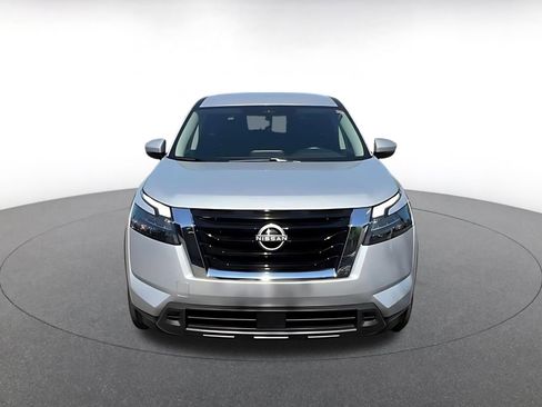 Used 2025 Nissan Pathfinder SV image 4