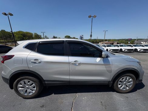Used 2020 Nissan Rogue Sport S image 5