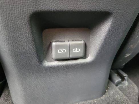 Used 2022 Toyota RAV4 XLE image 11