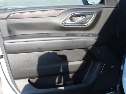 Used 2023 Chevrolet Suburban LT image 23