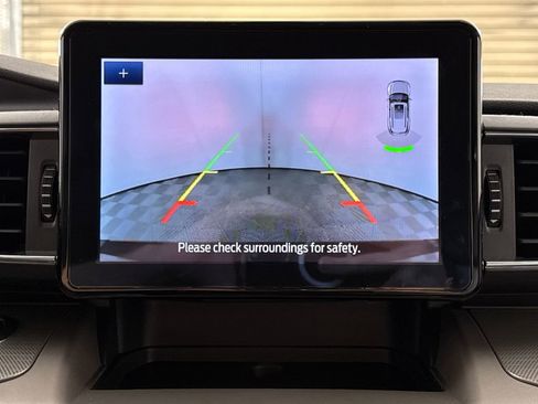 Used 2022 Ford Explorer XLT w/ Equipment Group 202A RWD image 19