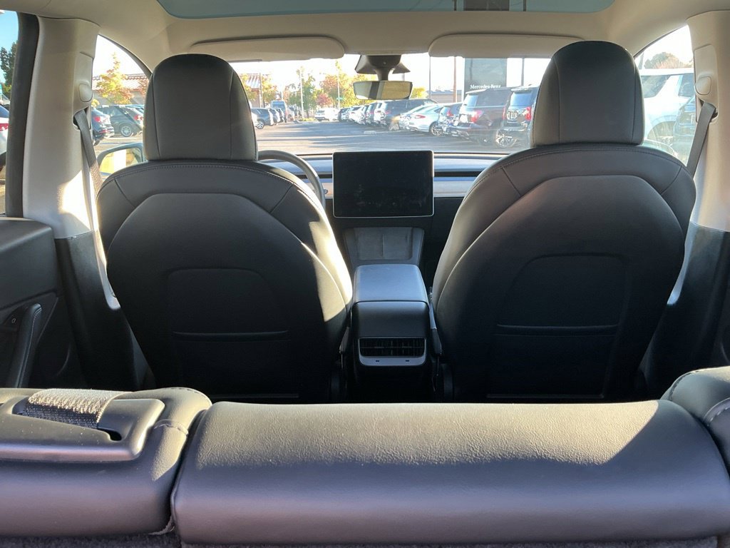 Used 2022 Tesla Model Y Long Range AWD/4WD image 30