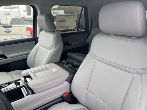 New 2026 Ford Expedition Max Active AWD/4WD image 8