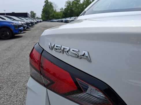 Used 2022 Nissan Versa SV w/ Trunk Package FWD image 29