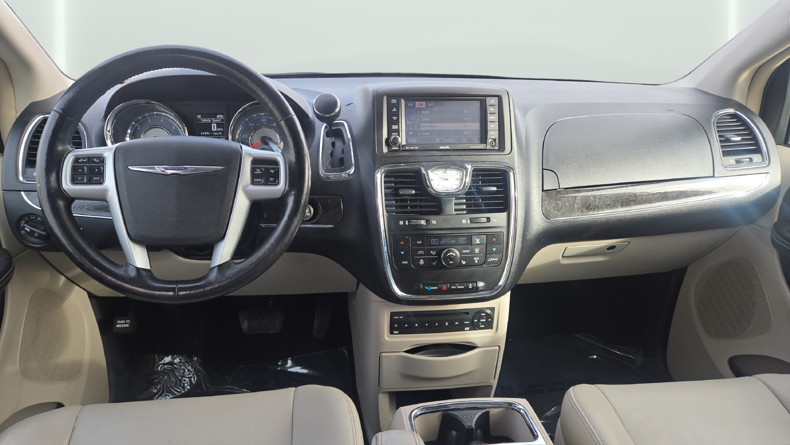 Used 2012 Chrysler Town & Country Touring-L w/ Entertainment Group #2 FWD image 24