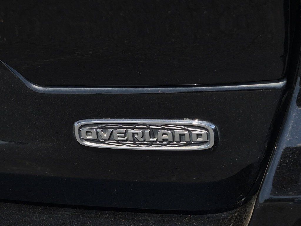 Used 2023 Jeep Grand Cherokee Overland w/ Luxury Tech Group IV AWD/4WD image 11