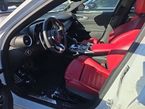 Used 2024 Alfa Romeo Stelvio Veloce image 2