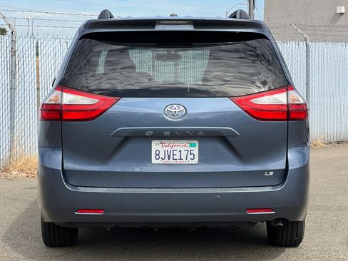 Used 2015 Toyota Sienna LE FWD image 4
