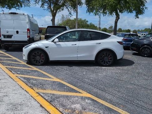 Used 2022 Tesla Model Y Performance image 3