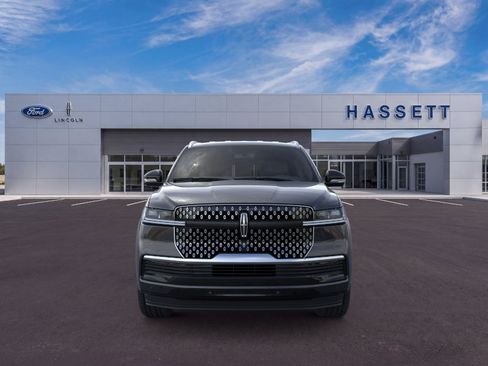 New 2026 Lincoln Navigator L Premier AWD/4WD image 6