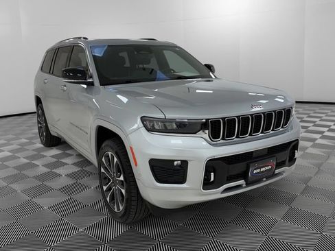 Used 2021 Jeep Grand Cherokee L Overland w/ Luxury Tech Group IV AWD/4WD image 7