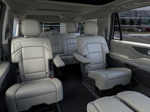 New 2026 Lincoln Navigator L Reserve AWD/4WD image 11