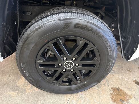 Used 2022 Toyota Tundra SR5 w/ SR5 Premium Package image 11