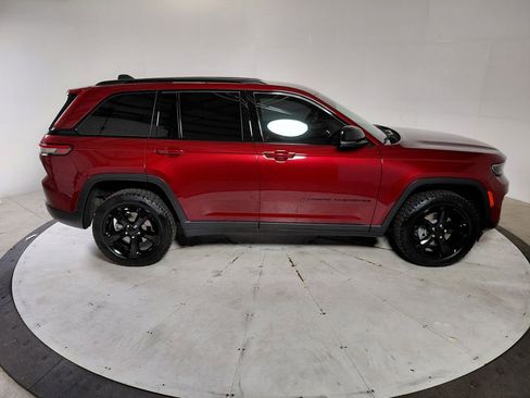 Used 2022 Jeep Grand Cherokee Altitude image 8