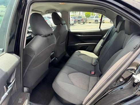 Used 2022 Toyota Camry LE FWD image 11
