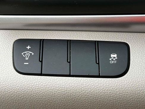 Used 2019 Hyundai Elantra SE w/ Winter Weather Package FWD image 18