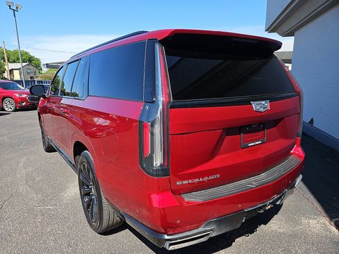 Used 2022 Cadillac Escalade ESV Sport Platinum AWD/4WD image 3