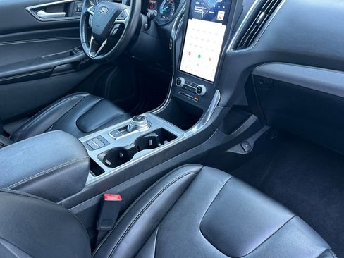 Used 2022 Ford Edge Titanium image 16