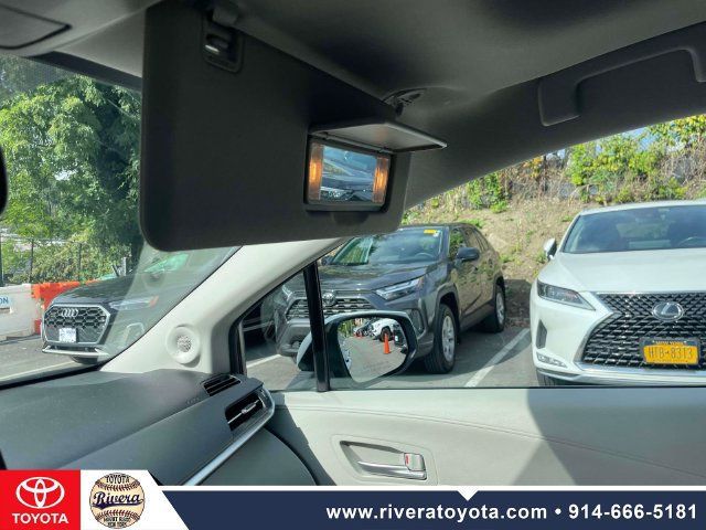 Used 2024 Toyota Sienna XLE w/ XLE Plus Package AWD/4WD image 33