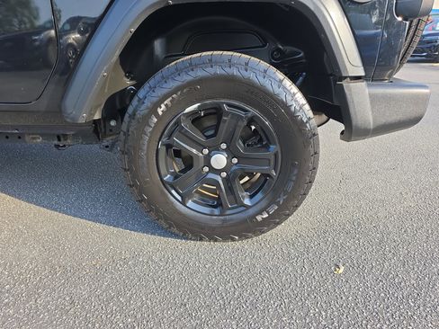 Used 2020 Jeep Wrangler Sport AWD/4WD image 32