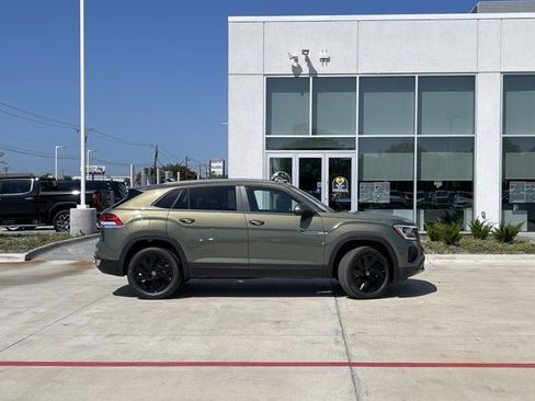 New 2026 Volkswagen Atlas Cross Sport SE FWD image 5