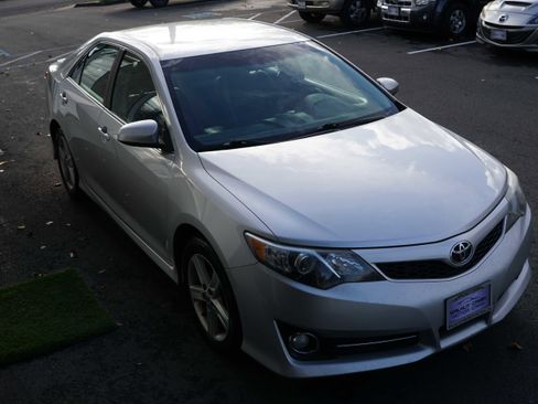 Used 2014 Toyota Camry SE image 8