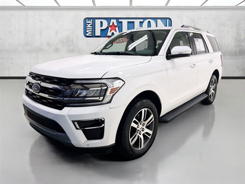 Used 2024 Ford Expedition Limited image 3