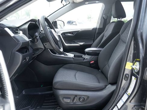 Used 2020 Toyota RAV4 XLE AWD/4WD image 17