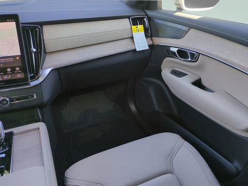New 2026 Volvo XC90 B6 Plus w/ Protection Package Premier AWD/4WD image 15