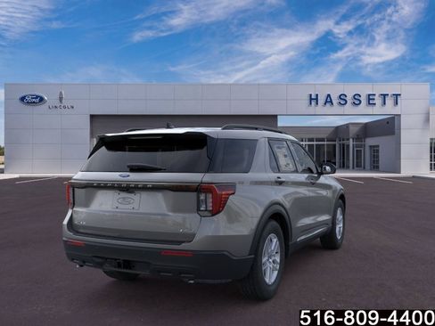 Used 2025 Ford Explorer Active AWD/4WD image 9