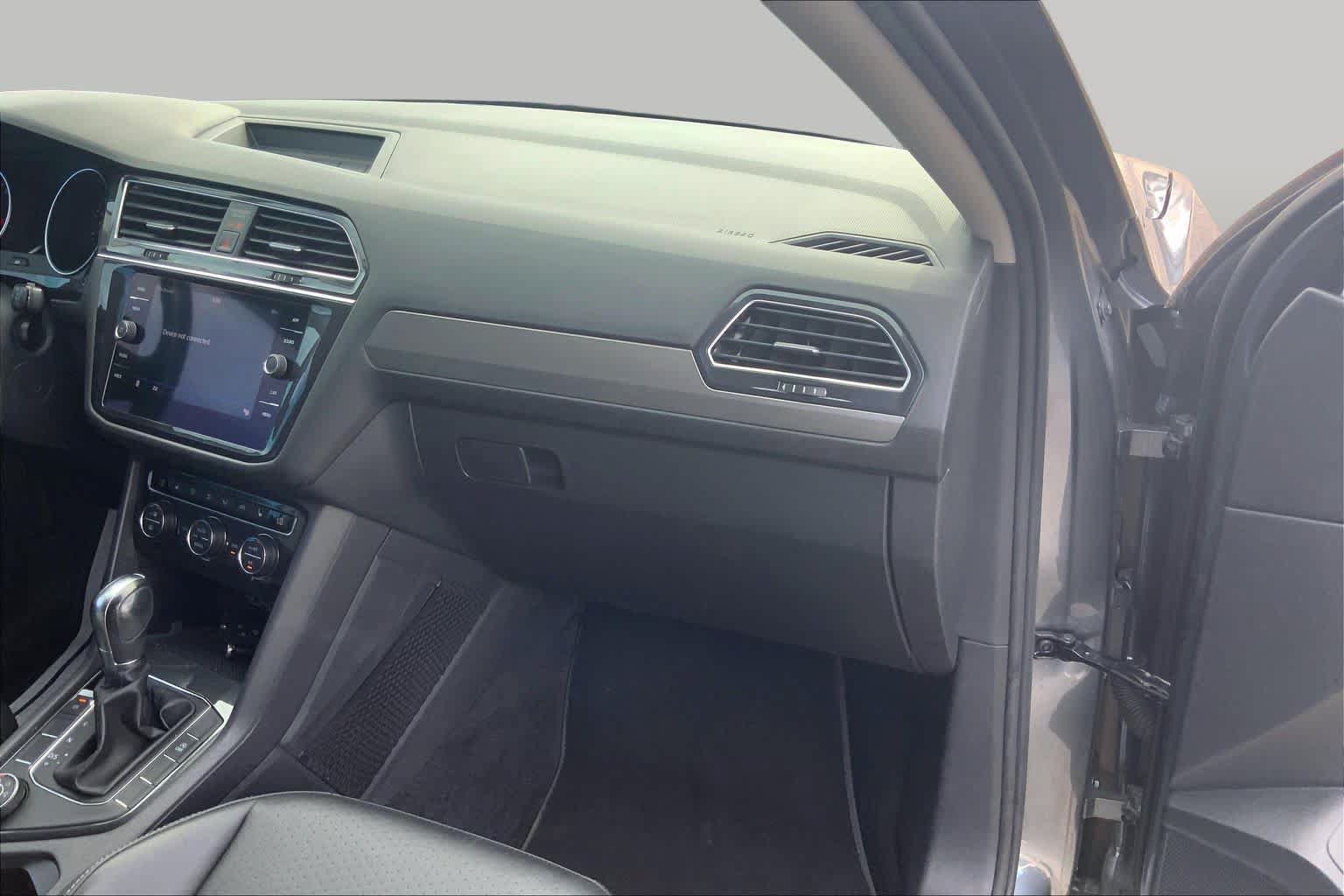 Used 2019 Volkswagen Tiguan SE AWD/4WD image 19