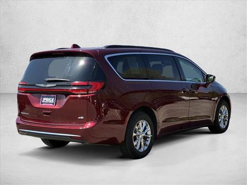 Used 2022 Chrysler Pacifica Touring-L image 5