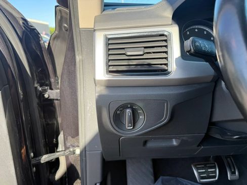 Used 2018 Volkswagen Atlas SEL w/ R-Line Package AWD/4WD image 24