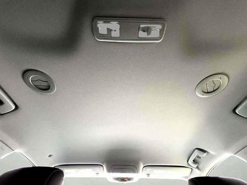 Used 2019 GMC Acadia SLE image 29