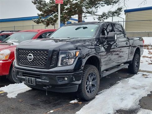Used 2018 Nissan Titan SV w/ SV Convenience Package image 3