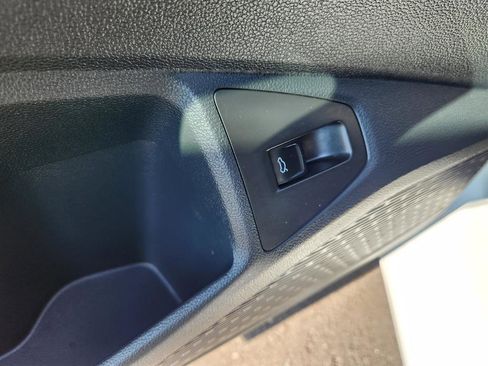 Certified 2025 Volkswagen Jetta SE w/ Sunroof Package image 29